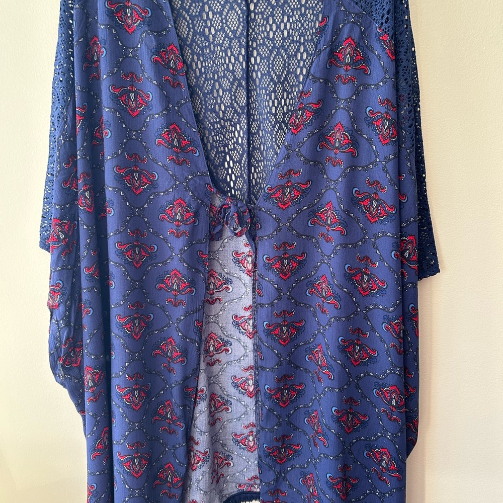 Swim coverup from La VieEn Rose.. blue and Red Patterned Kimono